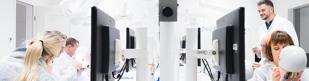 Menschen in einer Schulung